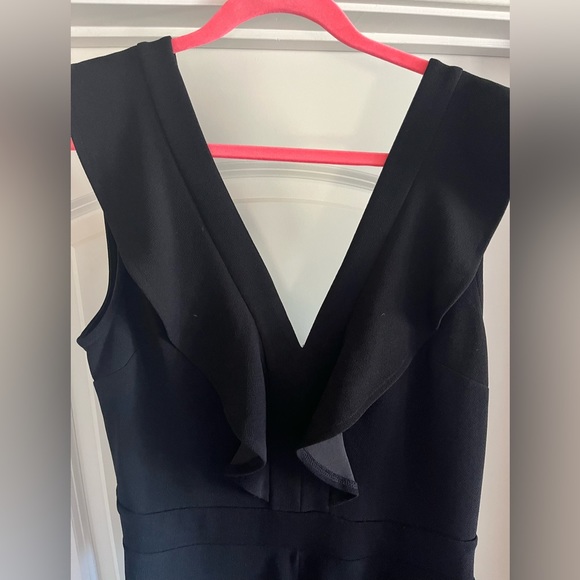 Bar III women’s ruffled v-neck jumpsuit - pre-owned (size 10) - Picture 3 of 5